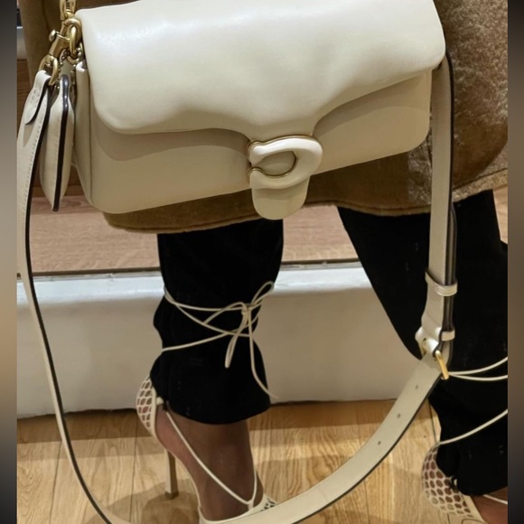 BEAUTIFUL COACH LEATHER PILLOW TABBY 26 IN CREAM. - Picture 4 of 6